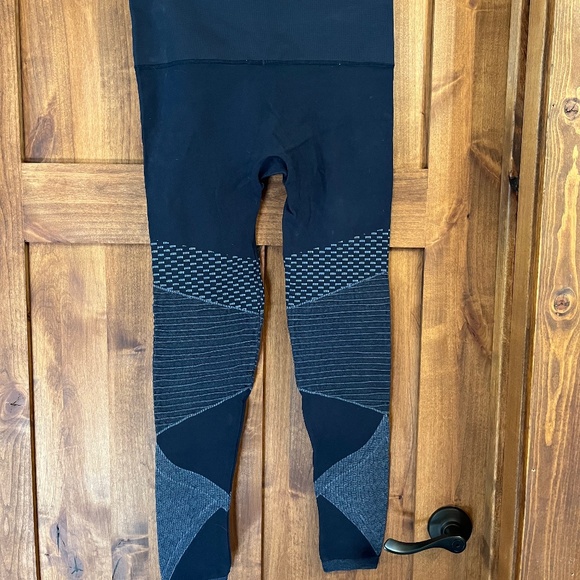 Spanx Look at me Now Navy Blue Leggings Medium - Picture 1 of 4